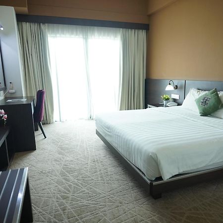Swan Garden Hotel Melaka Zewnętrze zdjęcie